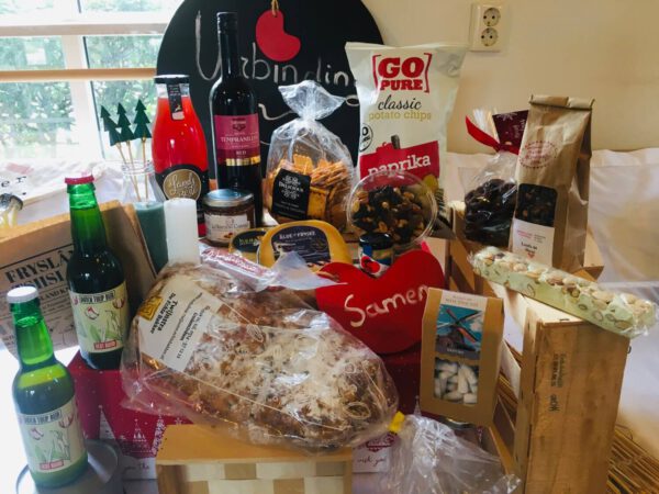 kerstpakket verbinding, prachtig kerstpakket met de lekkerste delicatessen van NL