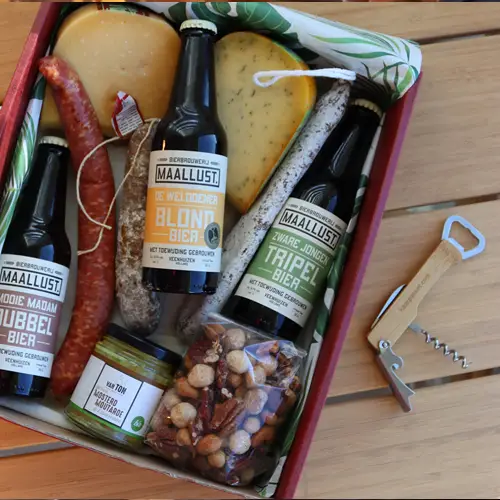 de-weldoener-kaas-bier-relatiegeschenk-3.png De Weldoener, kaas en bier relatiegeschenk met Maallust bieren en ambachtelijke kaas