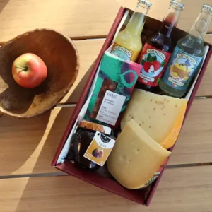 Fris en Fruitig biologisch relatiegeschenk met Naturfrisk limonades en ambachtelijke kaas
